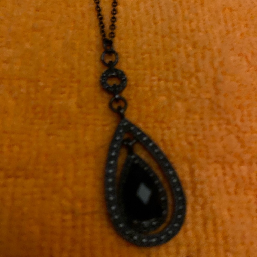 Elegant Black Teardrop Pendant Necklace